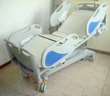 Многофункциональная медицинская кровать с электроприводом для палаты интенсивной терапии 11-cp216 вариант 1