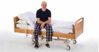 Палатная медицинская кровать с деревянными торцами и боковыми ограждениями lojer scanafia pro hs-280 размер ложа 78*160 см